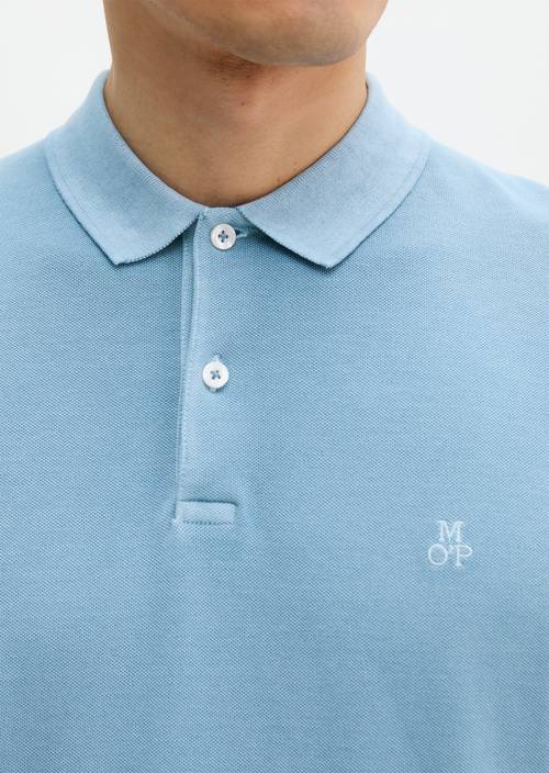 Koszulka polo w kształcie piqué barwiona w masie Blue Dawn w widoku szczegółowym