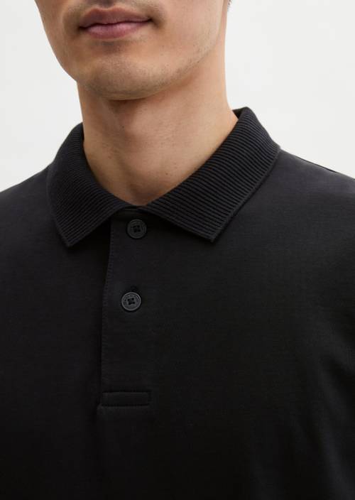 Polo sciolta Black in vista dettagliata