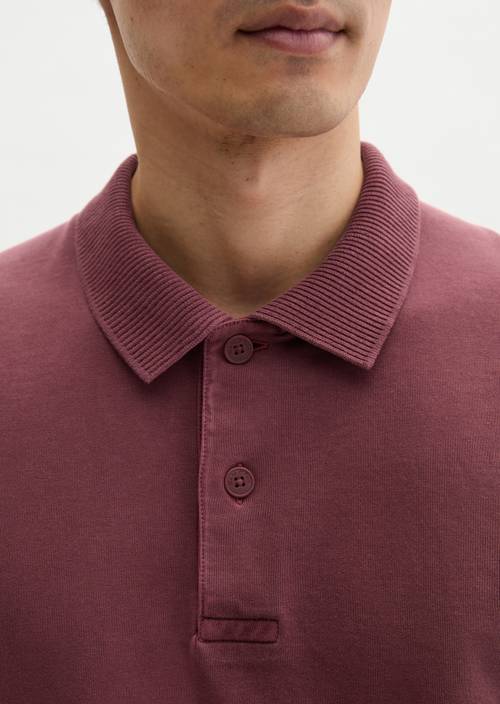 Polo sciolta Acai Red in vista dettagliata