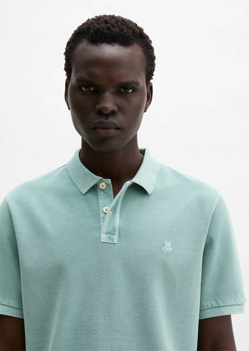 Poloshirt Piqué regular  garment-dyed Midnight Moss in Frontalansicht