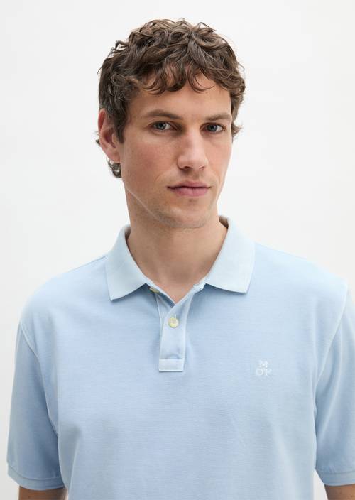 Poloshirt Piqué regular  garment-dyed Dusted Blue in Frontalansicht