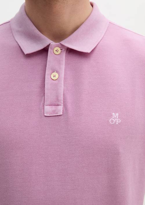 Poloshirt Piqué regular  garment-dyed Scattered Orchid in Detailansicht