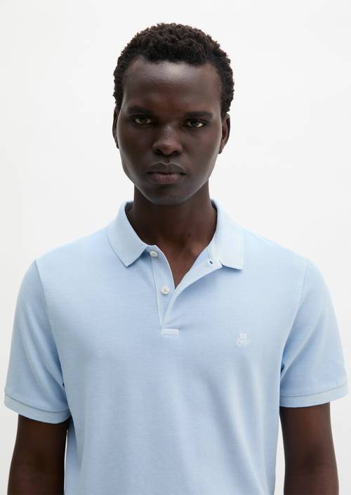 Poloshirt Piqué shaped  garment-dyed Dusted Blue in Frontalansicht