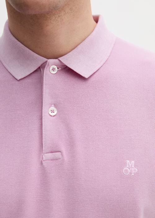 Poloshirt Piqué shaped  garment-dyed Scattered Orchid in Detailansicht