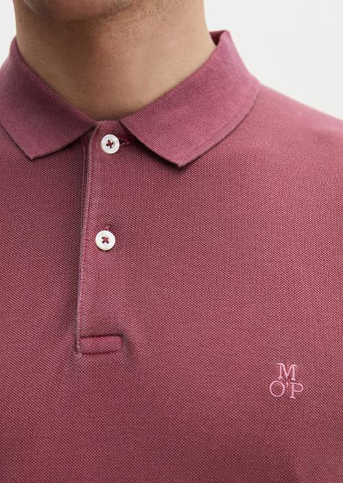 Poloshirt Piqué shaped  garment-dyed Acai Red in Detailansicht