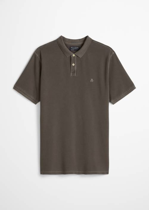 Polo regular de piqué Dark Nickle en vista aislada sin modelo