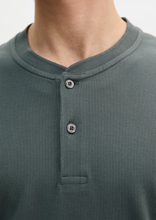 DfC Henley longsleeve regular — Skipping Stone