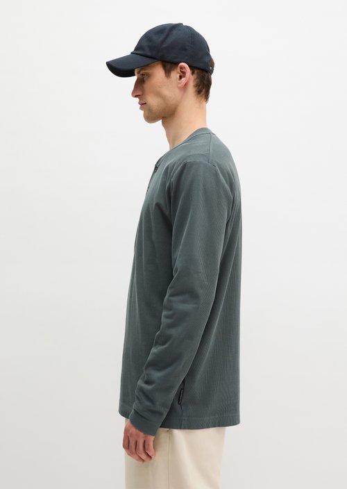 DfC Henley longsleeve regular — Skipping Stone