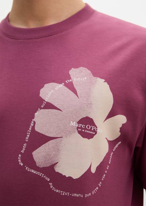 Camiseta suelta Acai Red en vista detallada