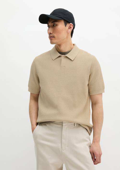 Dzianinowa koszulka polo regular Light Oat w widoku z przodu