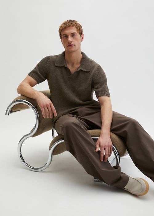 Regularny sweter z krótkim rękawem Dark Nickle w widoku z przodu