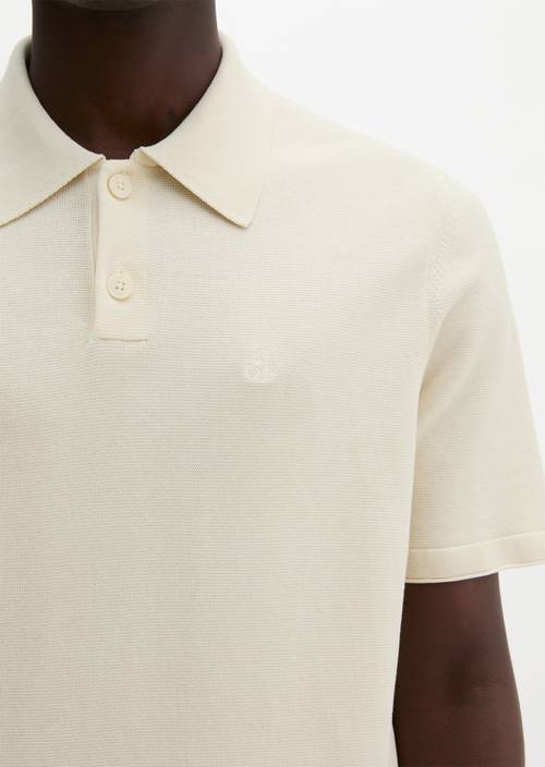Polo en tricot régulier Chalky Sand en vue détaillée