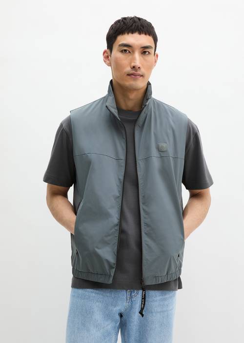 Gilet da esterno regular Skipping Stone in vista frontale