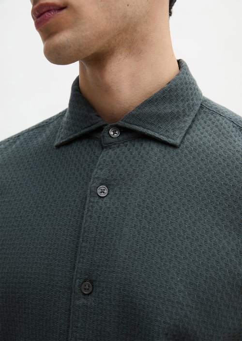 Dobby shirt shaped — Skipping Stone