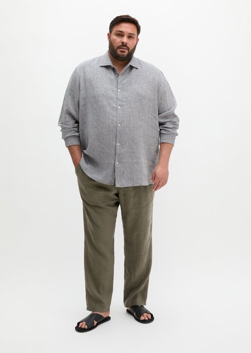 Shark collar shirt shaped — Medium Blue