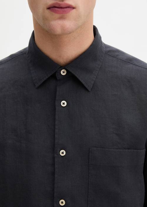 Kent collar shirt regular Black in detail view
