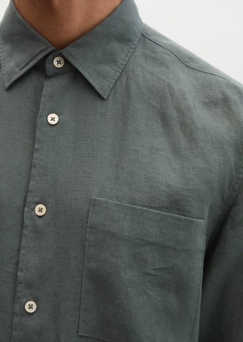 Camisa cuello Kent regular Skipping Stone en vista detallada