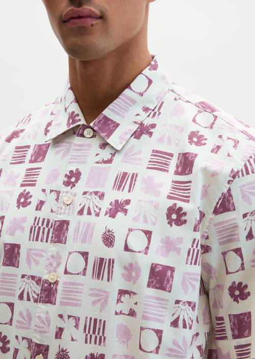 Regular shirt Medium Red in detail view