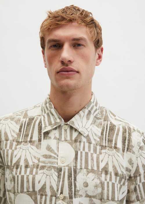 Regular short-sleeved linen shirt — Light Brown