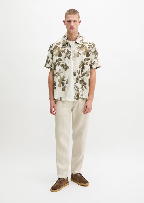 Regular short-sleeved linen shirt — Light Brown