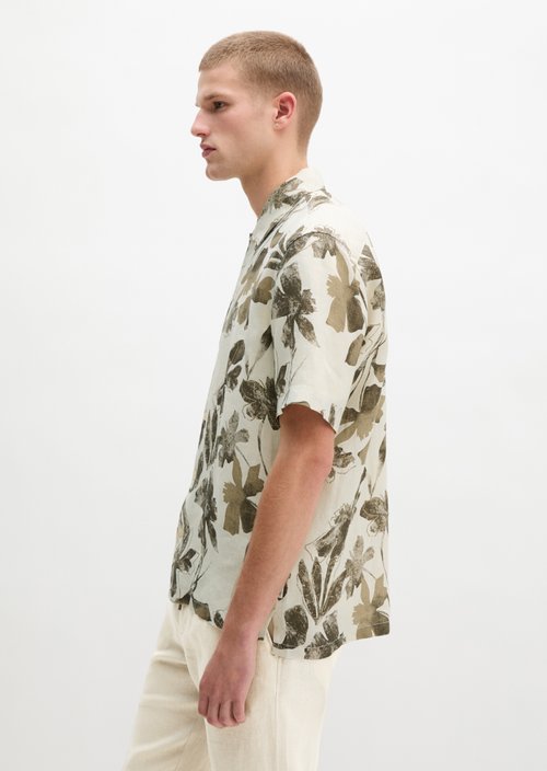Regular short-sleeved linen shirt — Light Brown
