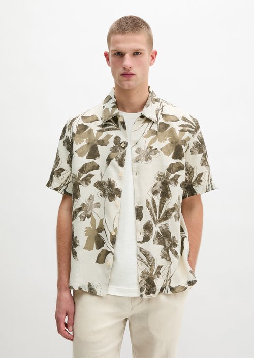 Regular short-sleeved linen shirt — Light Brown