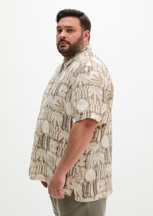 Regular short-sleeved linen shirt — Light Brown