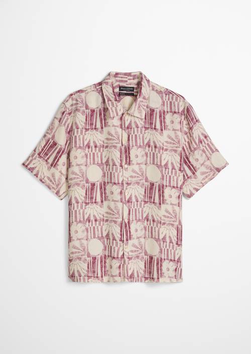 Pravidelná lněná košile s krátkým rukávem Light Red v izolovaném pohledu bez modelu