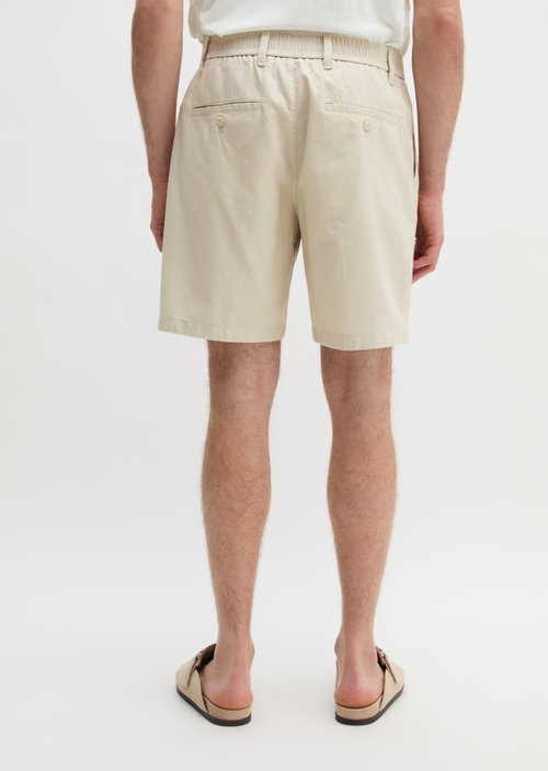 Shorts Model Eksjö Jogger pleats relaxed — Light Oat