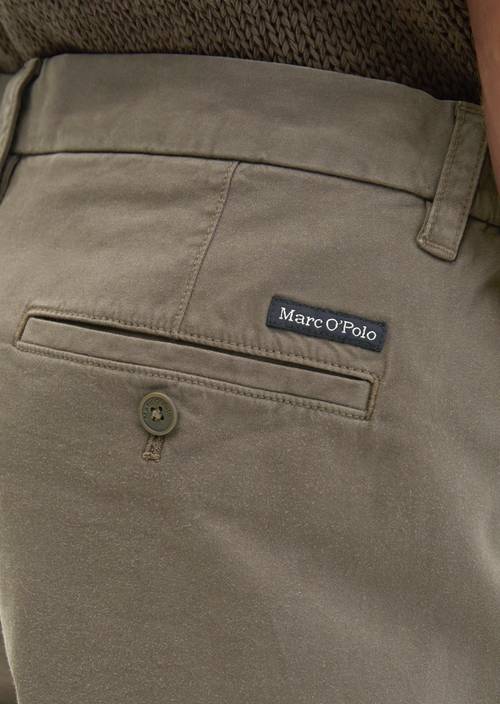 Shorts modelo Reso Jogger regular Dark Nickle en vista detallada