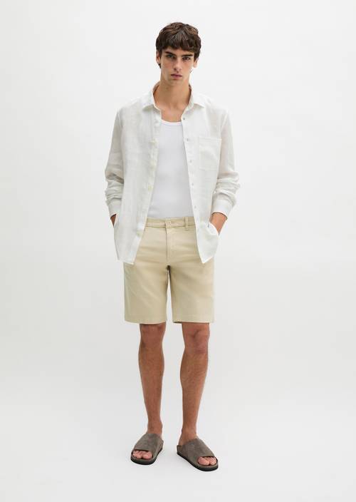 Shorts modelo Reso Jogger regular Light Oat en vista frontal