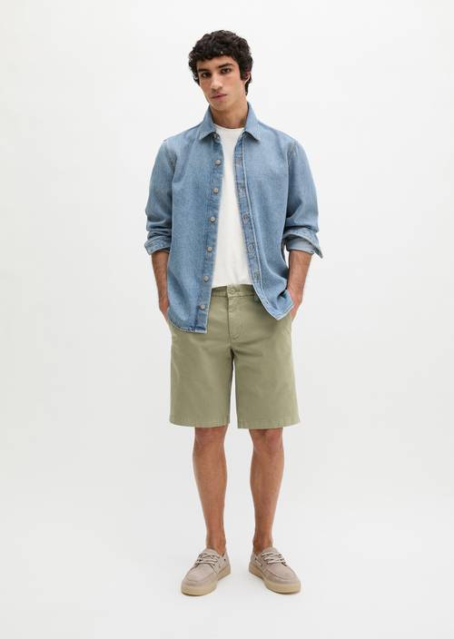 Shorts modelo Reso Jogger regular Avery Fern en vista frontal