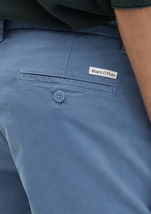 Shorts modelo Reso Jogger regular Provincial Blue en vista detallada