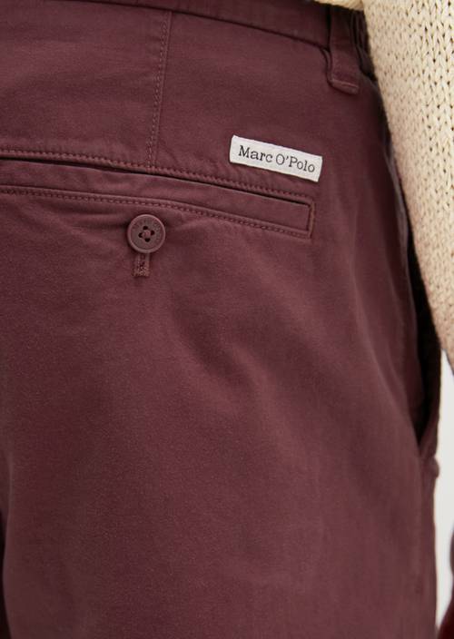 Shorts modelo Reso Jogger regular Acai Red en vista detallada