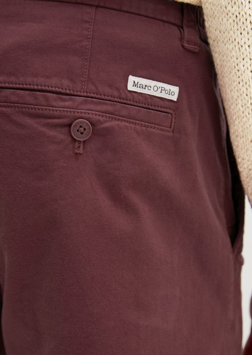 Shorts model Reso Jogger regular — Acai Red