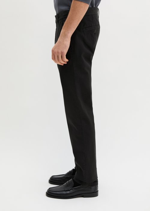 Chino model Stig shaped — Black