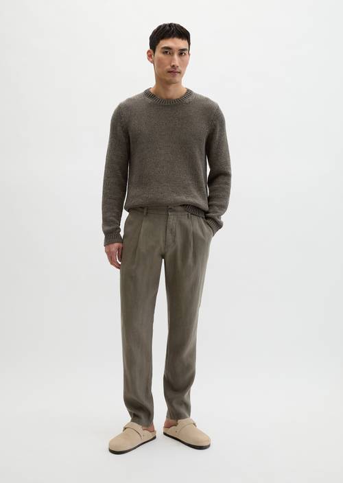 Pantalón de lino modelo Osby jogger plisado Dark Nickle en vista frontal