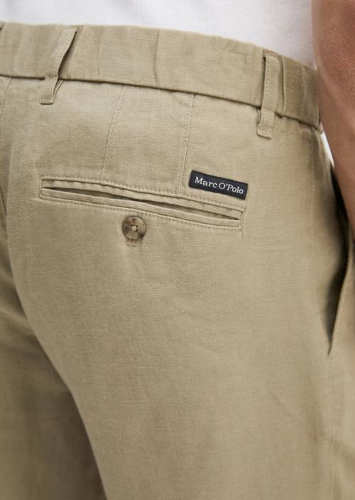 Pantalón de lino modelo Osby jogger plisado Charleston Gray en vista detallada