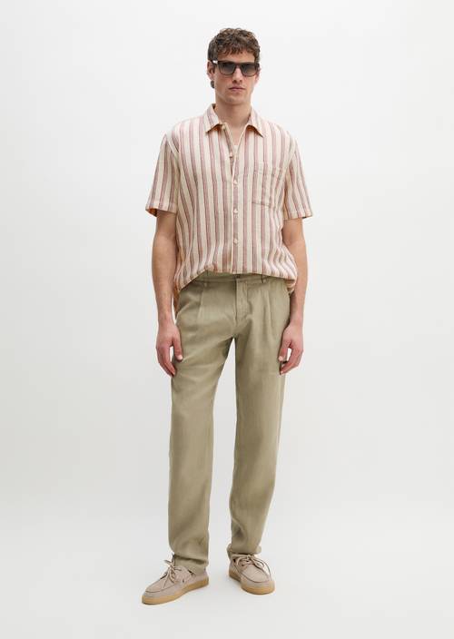 Pantalón de lino modelo Osby jogger plisado Charleston Gray en vista frontal