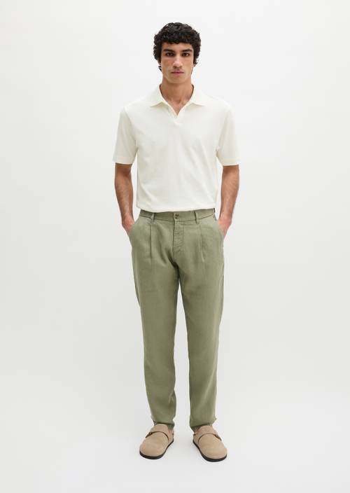 Linnen broek model Osby joggerplooien Avery Fern in vooraanzicht