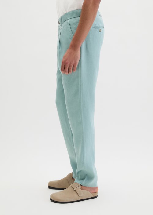 Linen pants model Osby jogger pleats — Midnight Moss