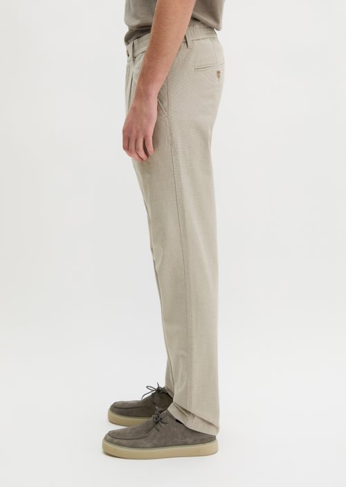 Chino Model Stig Jogger pleats shaped — Light Beige