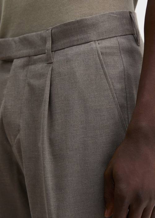 Hose Model Belsbo pleats relaxed Medium Beige Melange in Detailansicht