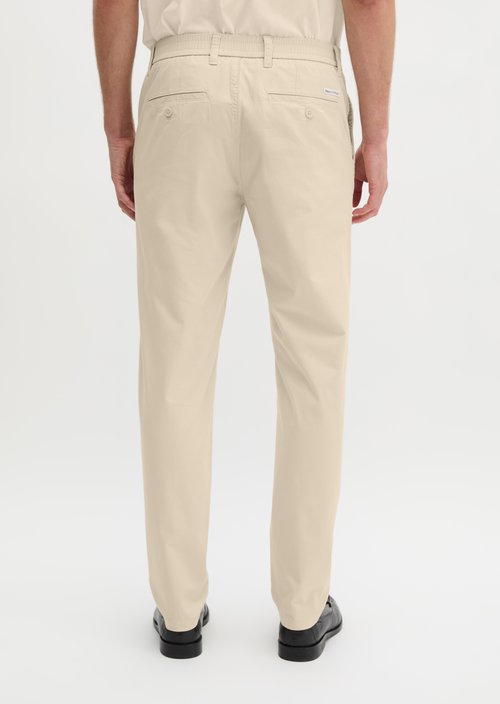 Chino model Morot Jogger tapered — Light Oat (alternate view)
