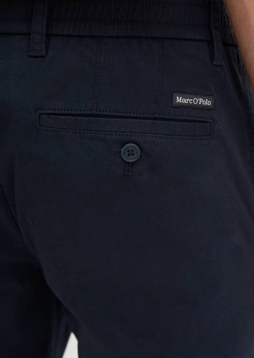 Chino modelo Morot Jogger tapered Dark Navy en vista detallada