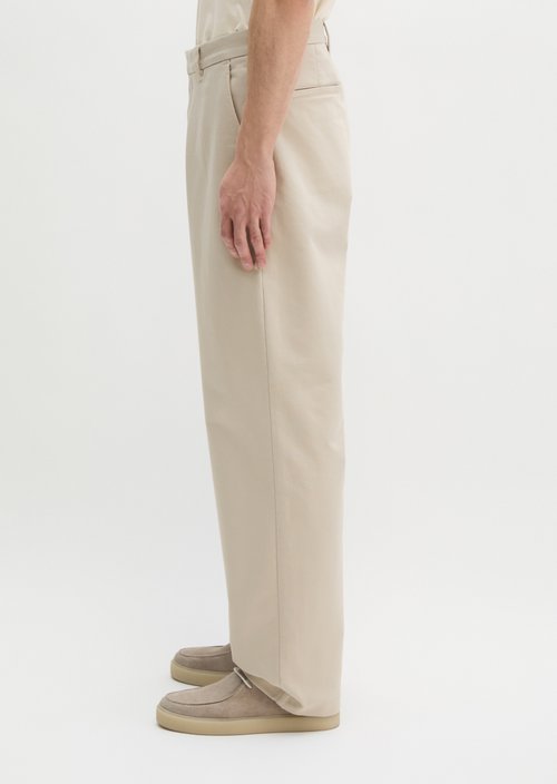 Chino model Mossbo wide — Light Oat
