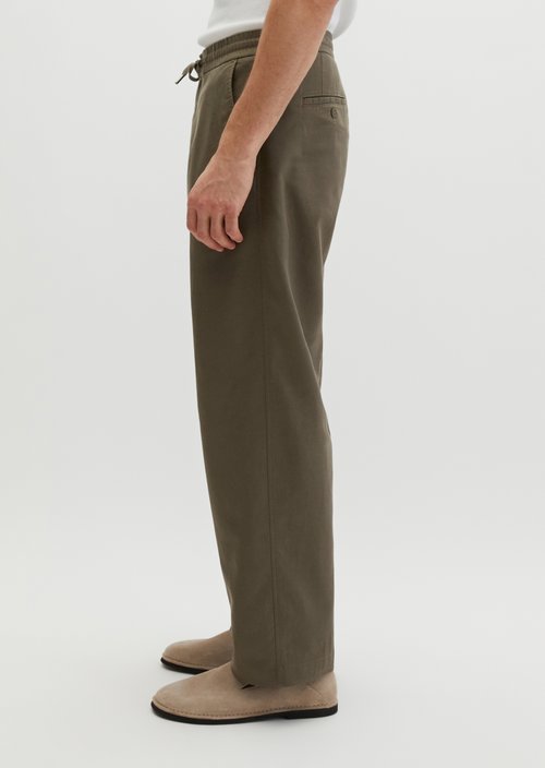 Chino Model Mossbo Jogger wide — Dark Nickle
