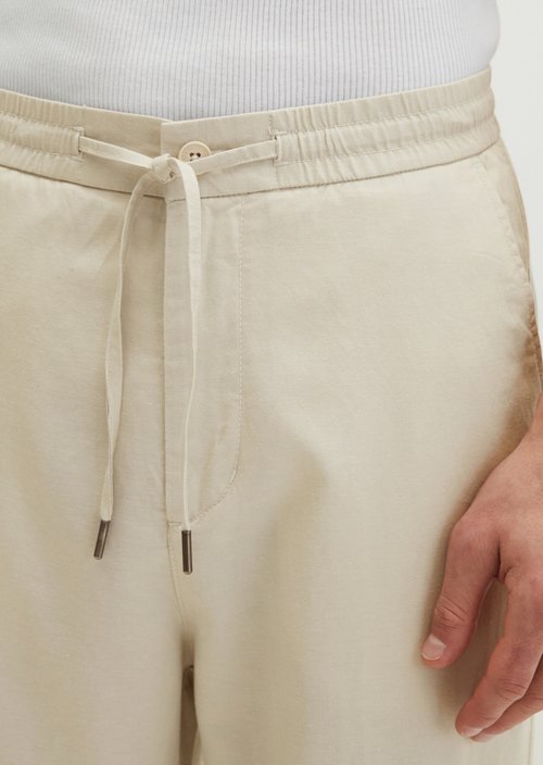 Chino Model Mossbo Jogger wide — Light Oat