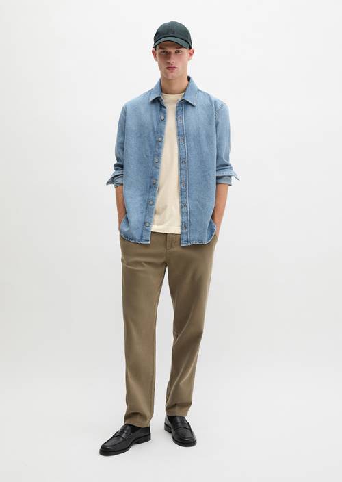 Chino Model Belsbo Jogger relaxed Frozen Taupe in Frontalansicht