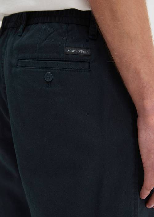 Chino Model Belsbo Jogger relaxed Dark Navy in Detailansicht